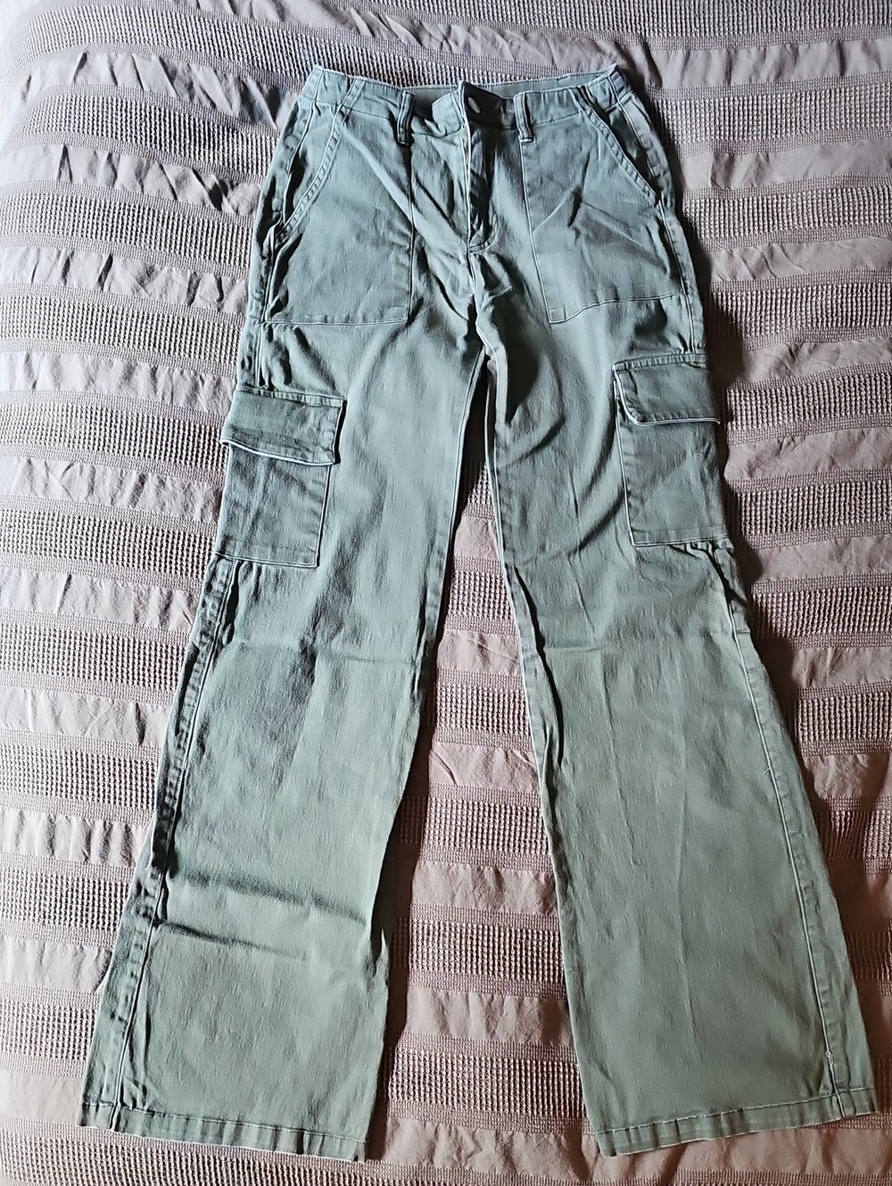 Straight-Leg Cargo Pants in Light Sage Green